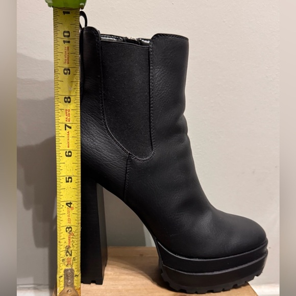 JLO Black Heeled Boots with Chunky High Heel and Platform Sole - Picture 8 of 9